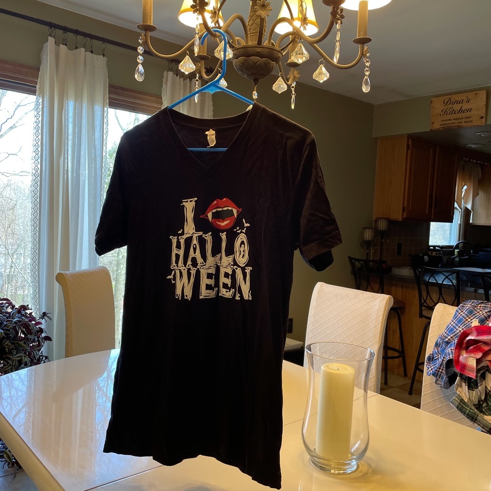 🖤🤎❤️NWOT woman Halloween shirt